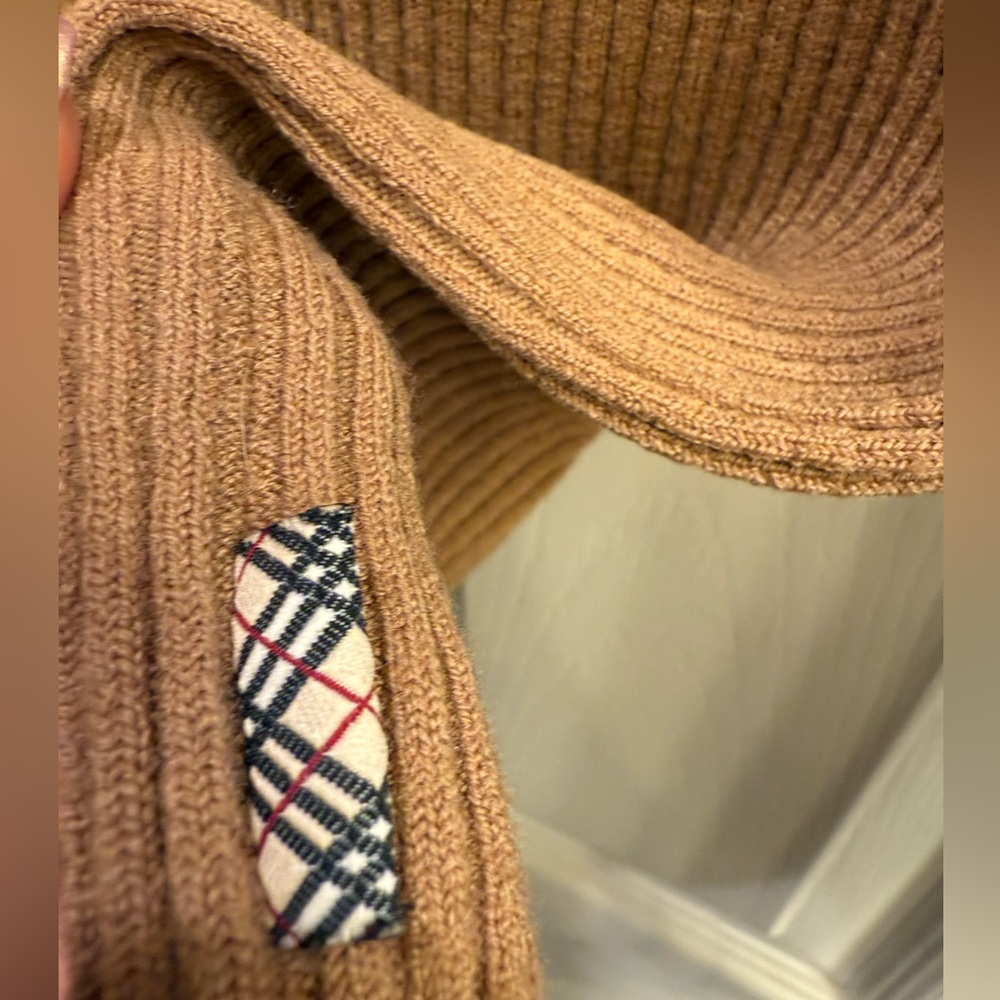 Original Burberry V neck ribbed sweater - Picture 4 of 9